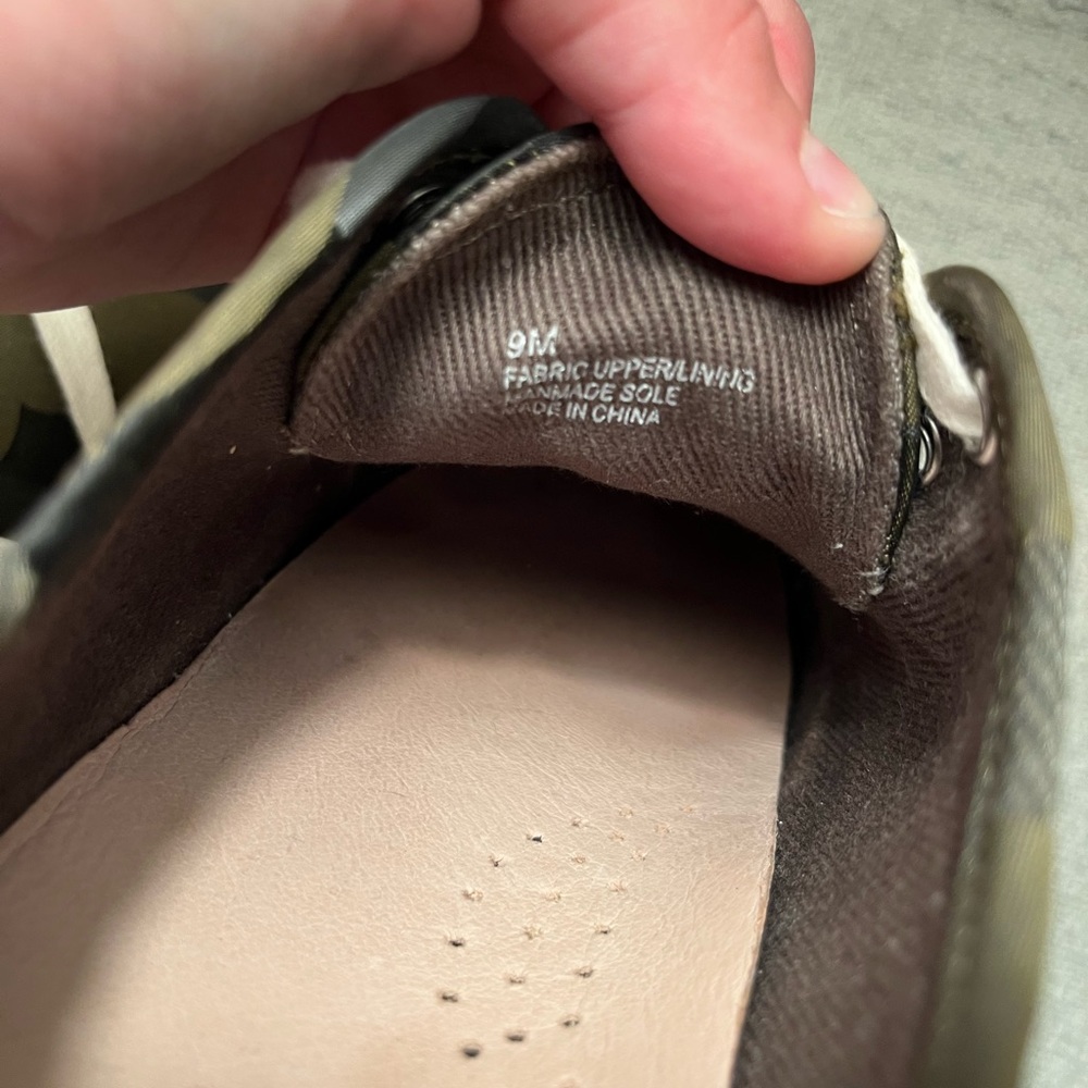 I’m selling a pair of Gianni BINI camo sneakers